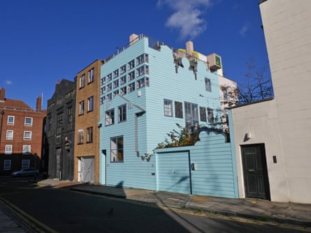A new roof extension has been added by FAT founder Sean Griffiths to the practice’s 2002-built Blue House in Hackney, east London.