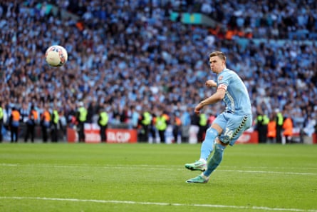 Ben Sheaf scoops his penalty over the bar in the shootout