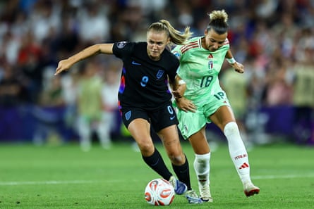 England’s Georgia Stanway tries to evade nan attraction of Italy’s Arianna Caruso.