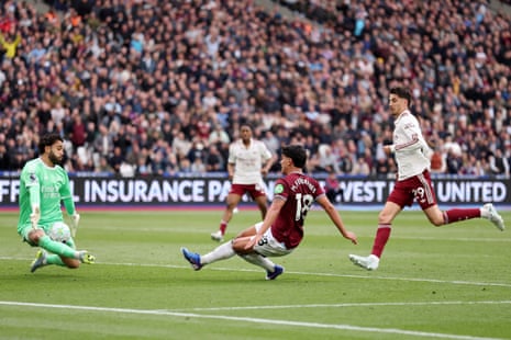 Mateus Fernandes of West Ham United misses a chance as David Raya of Arsenal makes a save.