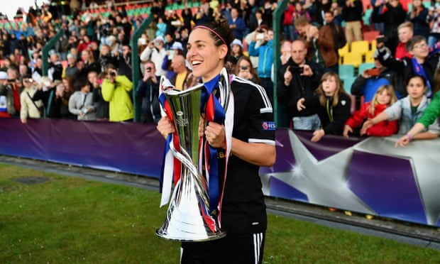Vero Boquete celebrates winning the Women’s Champions League with Frankfurt in 2015