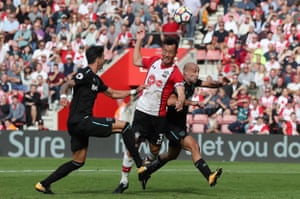 Pablo Zabaleta and Jose Fonte concede West Ham’s second penalty following a foul in the area on Maya Yoshida. Charlie Austin converted to win the game 3-2 in favour of Southampton at St Mary’s.