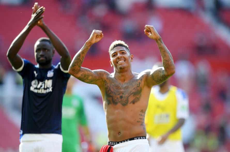 Patrick van Aanholt celebrates at the end of the match.