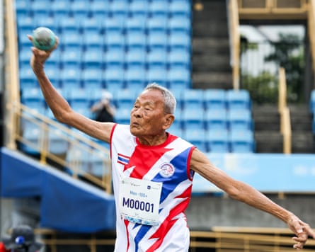 Sawang Janpram competing in the shot put event.