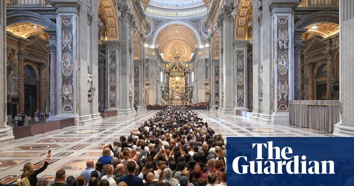 Thousands from around world wait hours to visit coffin of Pope Francis
