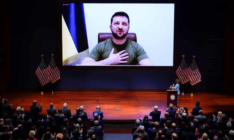 Speaker of the House Nancy Pelosi introduces Zelenskiy (on screen) to US Congress.