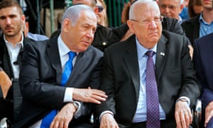 Israeli Prime Minister Benjamin Netanyahu (L) and President Reuven Rivlin