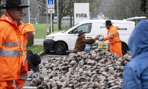 World Cup 2022 draw, Premier League team news and more – live! | Football 2 Outside Fifa HQ.