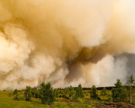 A large cloud of smoke in France from a wildfire