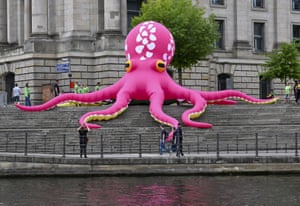A large pink inflatable octopus positioned on steps near the Bundestag