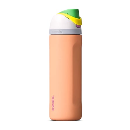 Peach coloured Owala FreeSip water bottle