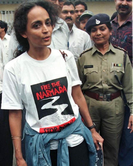 Arundhati Roy expresses solidarity with activists who are opposing the building of 3000 dams over the 1,300km Narmada river.