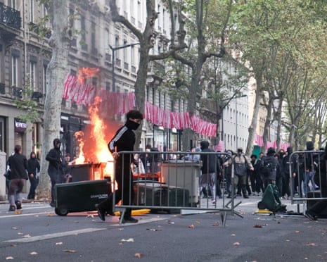 High-school students continue to block schools across the Rhône for the fourth consecutive day.