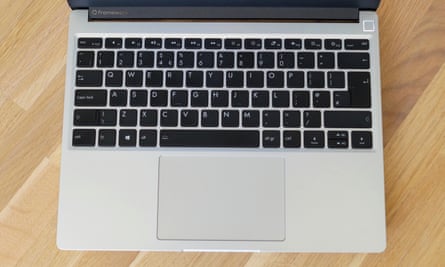 O teclado e o trackpad do Framework Laptop 13.