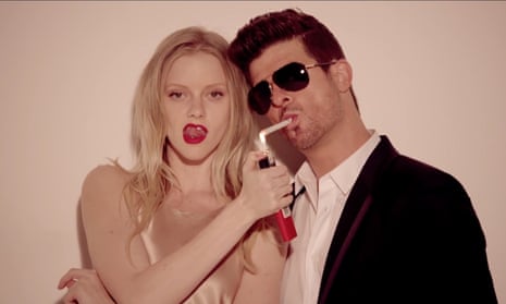 Robin Thicke - Blurred Lines video
