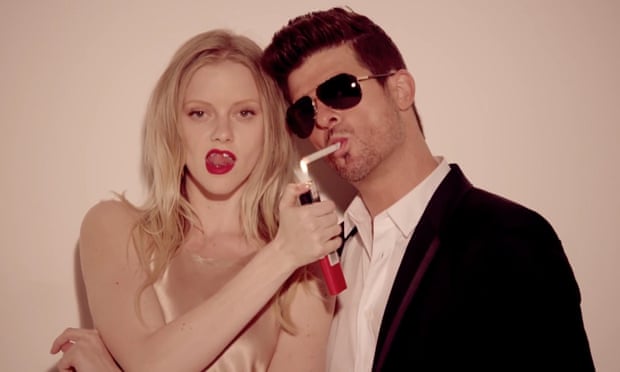 Robin Thicke in the video for Blurred Lines.