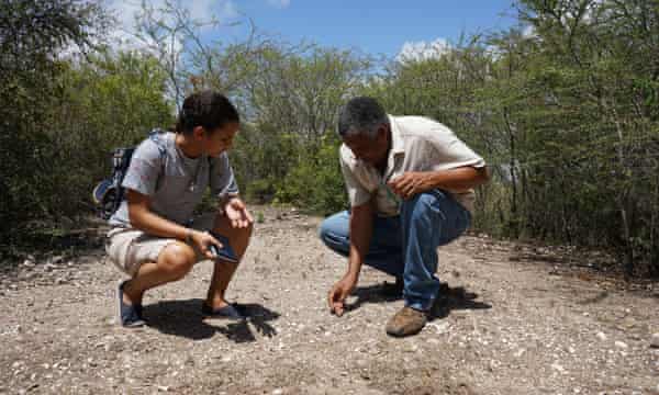 Investigadores sobre el terreno. 'Esperamos reevaluar esas suposiciones de larga data'