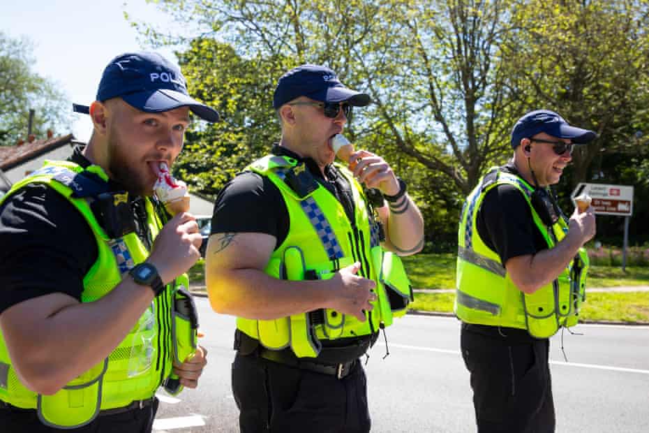Officers enjoying ice creams during the sweltering heat on Sunday.