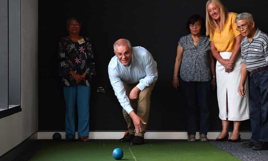 Scott Morrison plays carpet bowls at the Palmerston 50+ Tuesday Club in the Darwin seat of Solomon on Tuesday