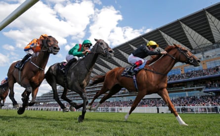 Frankie Dettori aboard Stradivarius (right) winning the Gold Cup at Royal Ascot in 2018.