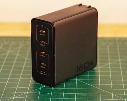 A Pisen Bolt Pro TP-C81 usb-c charger