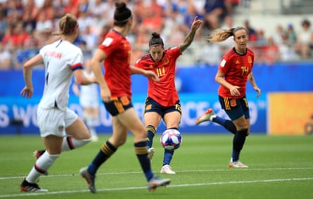 Jennifer Hermoso equalised for Spain from the edge of the USA box.
