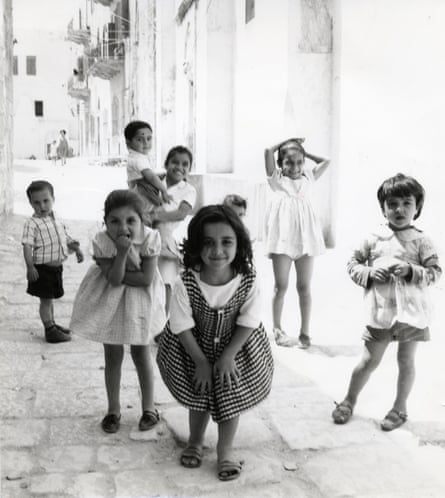 Children in Haifa, Israel, April 1959, photographed by Dorothy Bohm