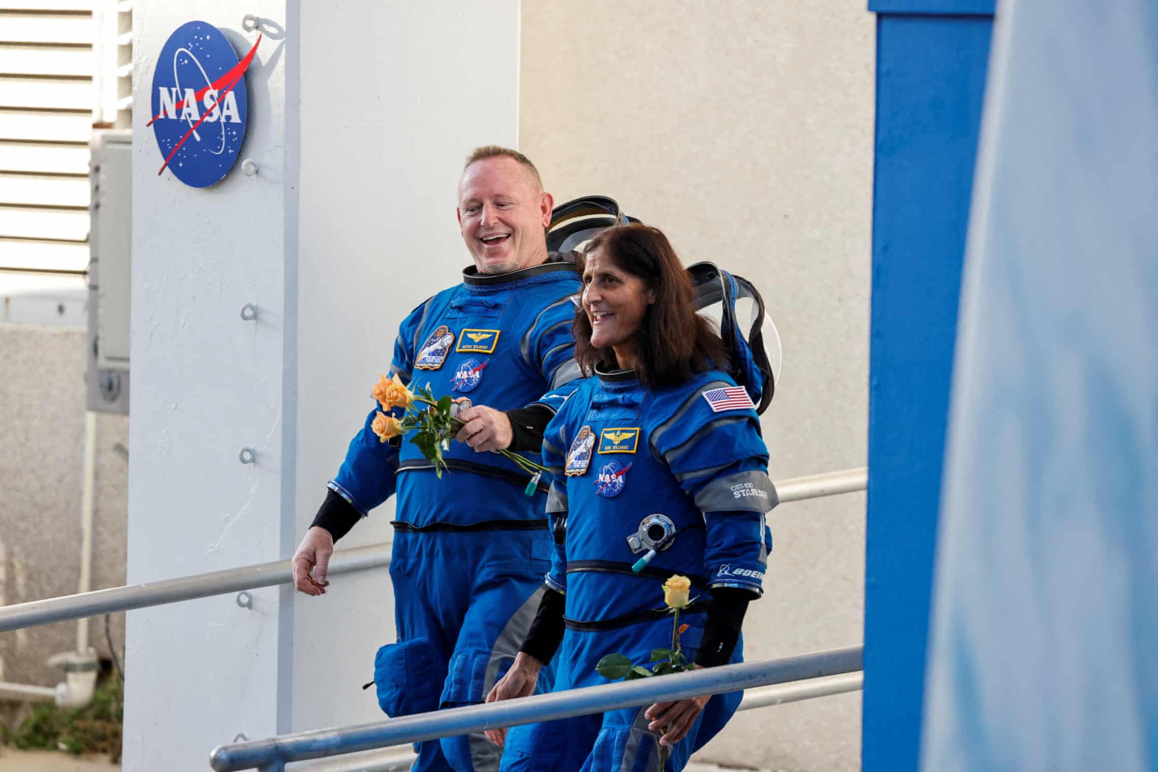 Astronauts trapped un space