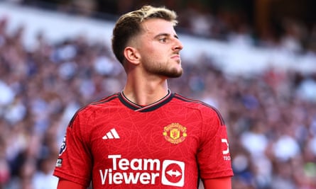 Mason Mount playing for Manchester United