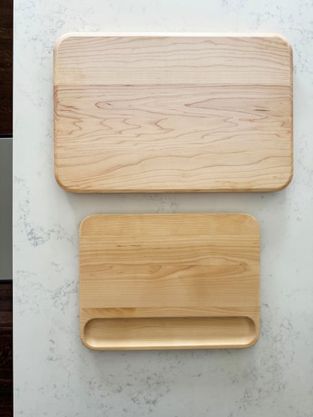 a photo of the Caraway cutting board