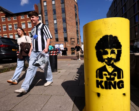 Artwork of the late Kevin Keegan seen on a street bollard as fans make their way to Newcastle v Liverpool.
