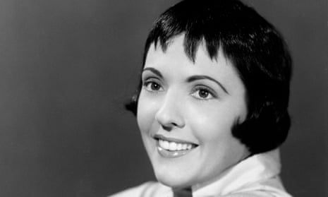 Keely Smith in the mid-1950s. She was described by one music writer as a ‘popular jazz-influenced comedienne-vocalist’. 