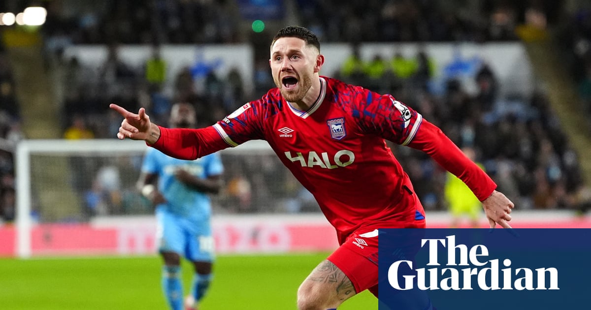 Ipswich stun leaders Coventry to breathe life into Championship promotion race