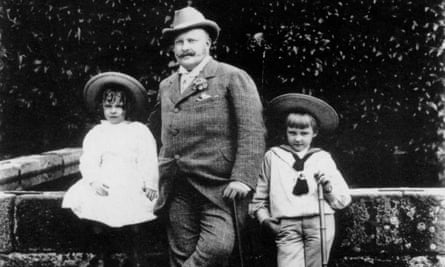 King Carlos I with his children, Luís Filipe (R) and Manuel in 1892.