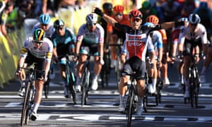Caleb Ewan shows his sprint credentials by outlasting Peter Sagan and Sam Bennett in Sisteron