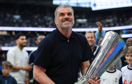 Ange Postecoglou with the Europa League trophy