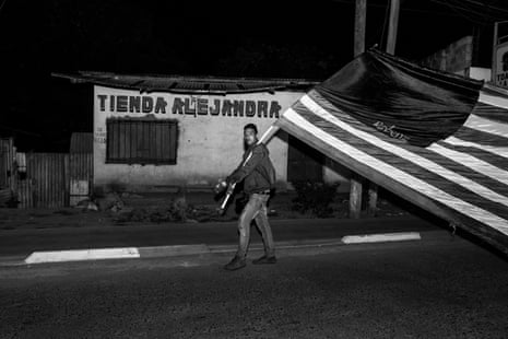 A member of the caravan carries a homemade US flag to show his enthusiasm to become an American citizen