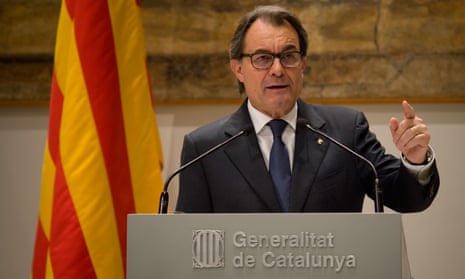 Acting Catalan president Artur Mas addresses journalists during a press conference at the Palau de la Generalitat (Catalan government headquarters) in Barcelona, Spain on 9 January, 2016. 