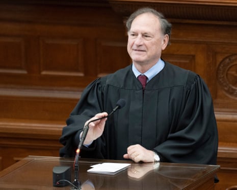 Samuel Alito greets visitors and performs at a swearing-in ceremony at the Texas Capitol for one of his former law clerks, 7 May 2026.