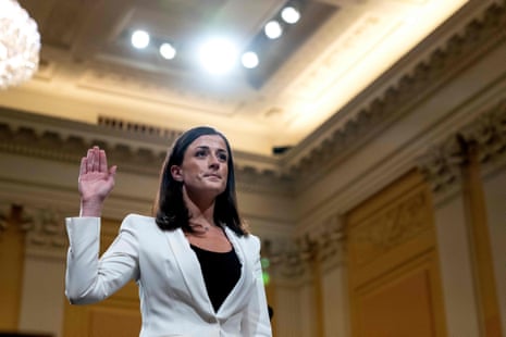 Cassidy Hutchinson raises her right hand while being sworn in at a hearing