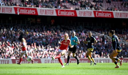 Chloe Kelly of Arsenal scores against West Ham.