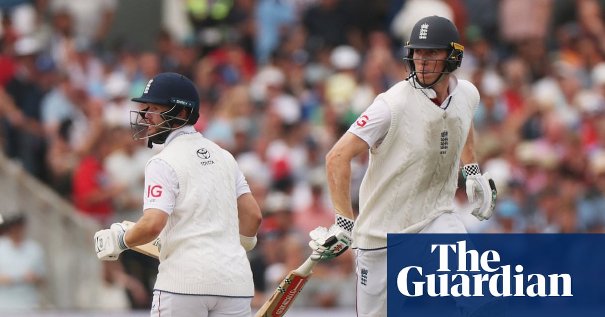 Duckett and Crawley's 166-run stand hurts India on England's dominant day