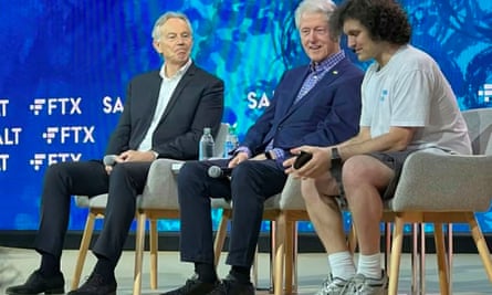 Бившият британски министър-председател Тони Блеър и бившият президент на САЩ Бил Клинтън присъстват на събитие Crypto Bahamas в Насау с Bankman-Fried през май 2022 г.