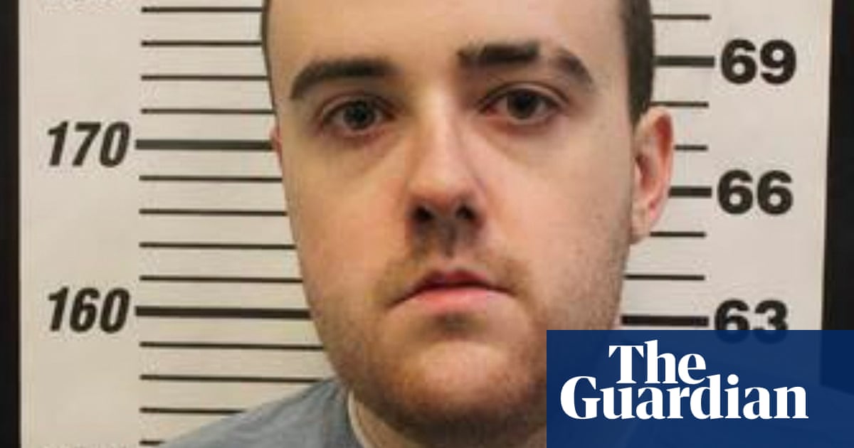 Manhunt under way in Tennessee after convicted murderer escapes prison