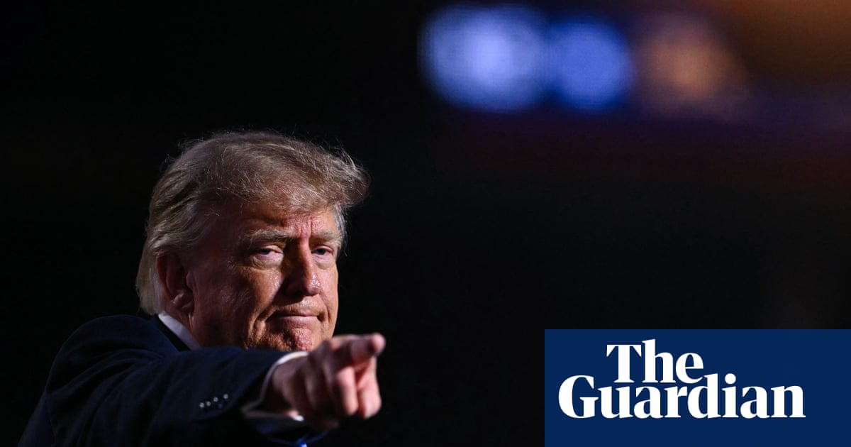Trump: we will pay every US citizen $5,000 if Republicans win midterms – video