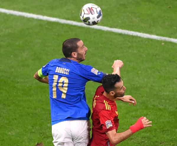 Leonardo Bonucci fue despedido por desafiar a Sergio Busquets.