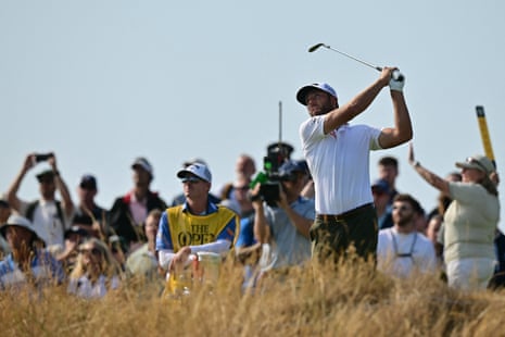 Sam Burns hits a shot
