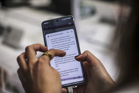 A person holding a phone scrolling through text