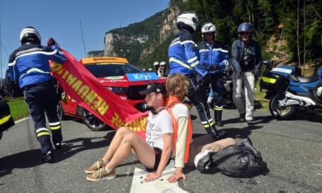 Members of the gendarmerie deal with protestors.