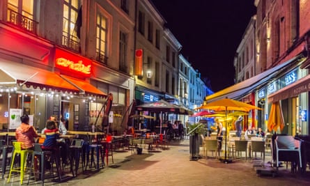 Bars and restaurants on Rue des Clouteries